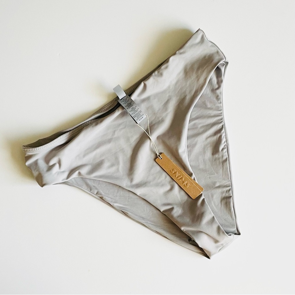 NWT Skims MEDIUM Recycled swim midrise cheeky bottoms in Chrome grey